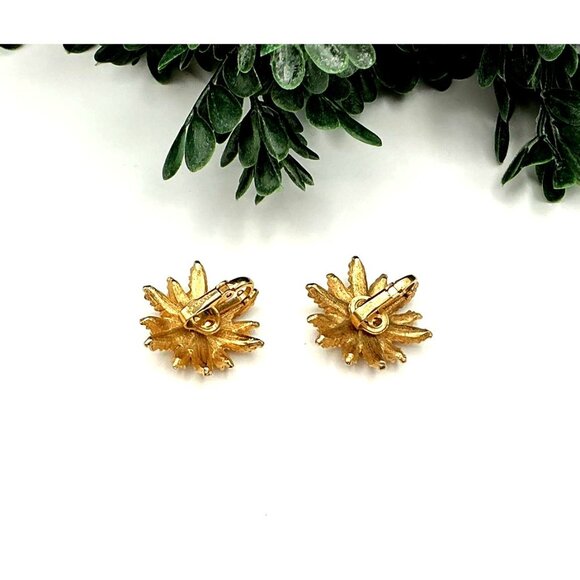 Vintage Gold-Toned Starburst Clip-On Earrings by AVON - Picture 7 of 7